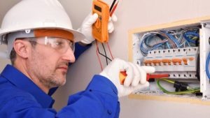 Averías urgentes con electricista en Badalona