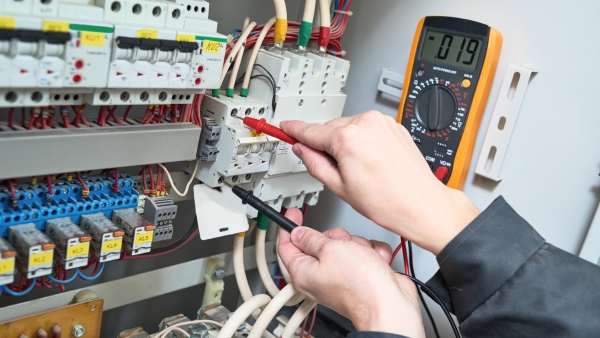 Averías urgentes con electricista en Montgat