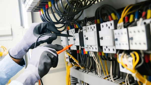 Mantenimiento eléctrico con electricista en Montgat